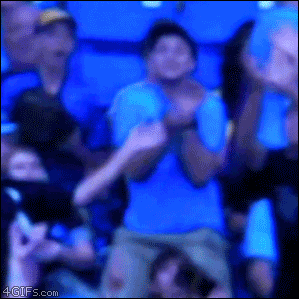 관중의_기습번트.gif